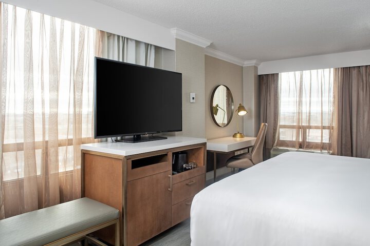 Room 32 of 62