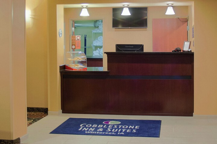 Cobblestone Inn & Suites - Winterset IA