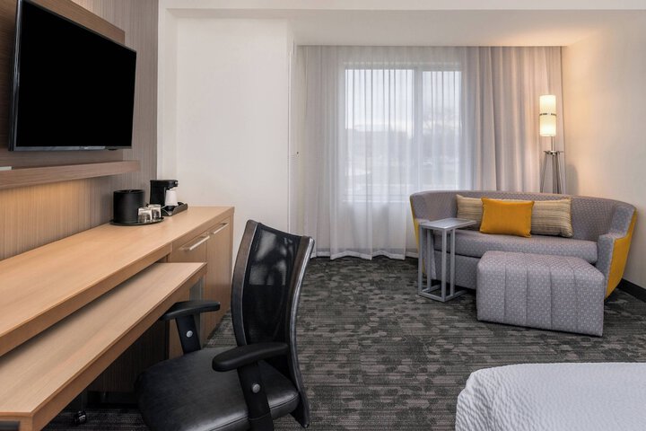 Room 22 of 38