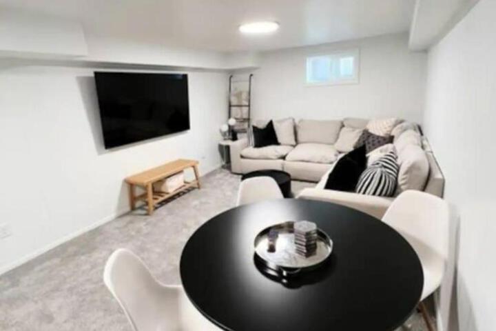 Entire Home near SLC. Family Friendly & King Suite