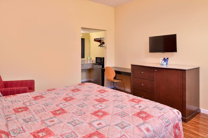 Room 10 of 26