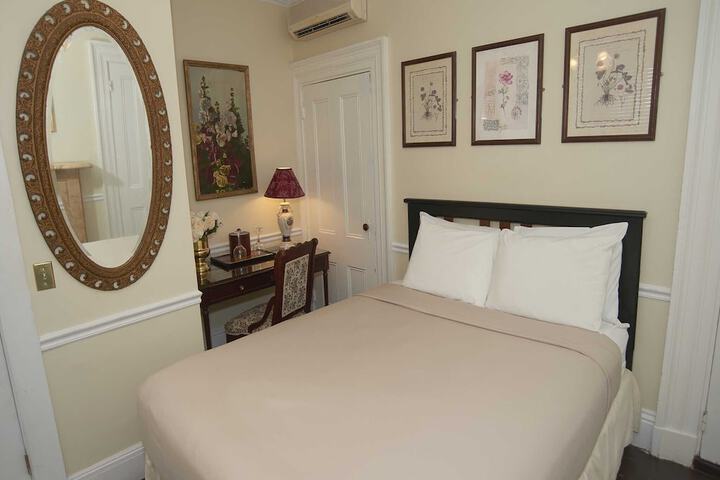 Room 105 of 183