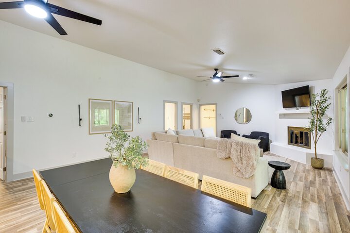 Pickleball / sport Court: Spacious Kemp Home!
