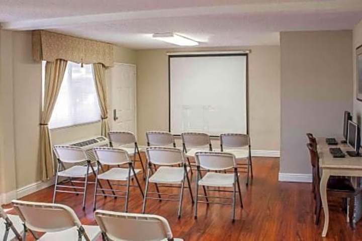 Rodeway Inn & Suites