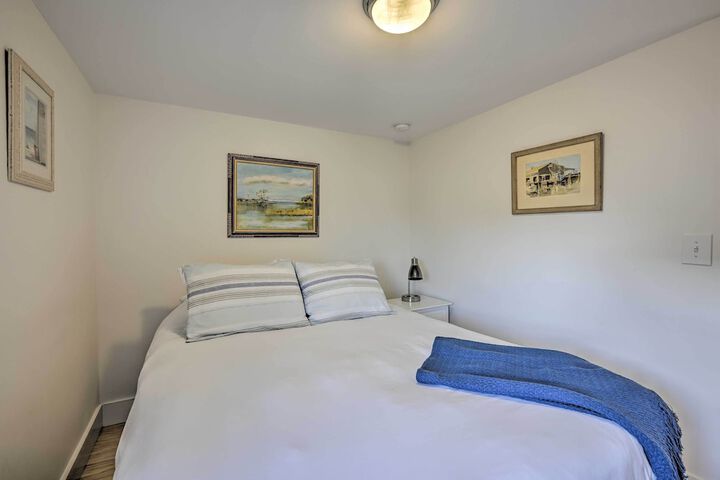 Quaint DT Greenport Apt - 2 Mi to Shelter Island!