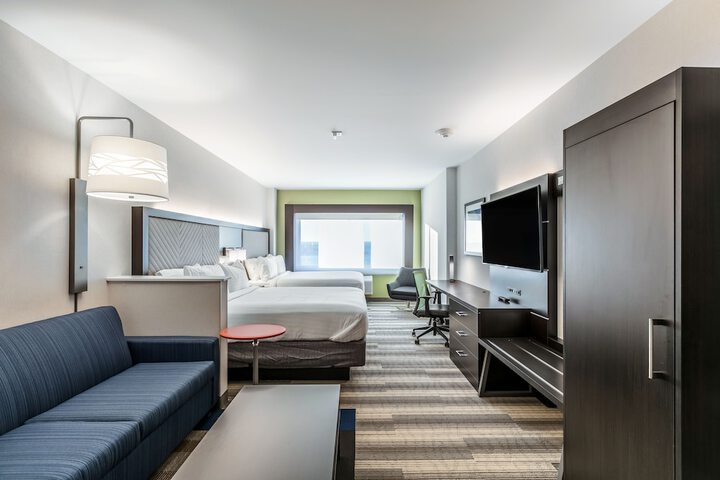 Room 13 of 32