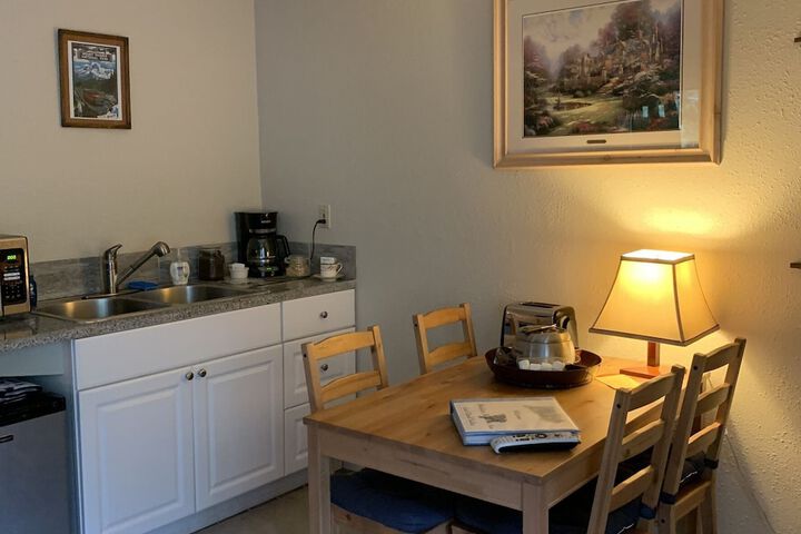 Mountain Meadows Inn