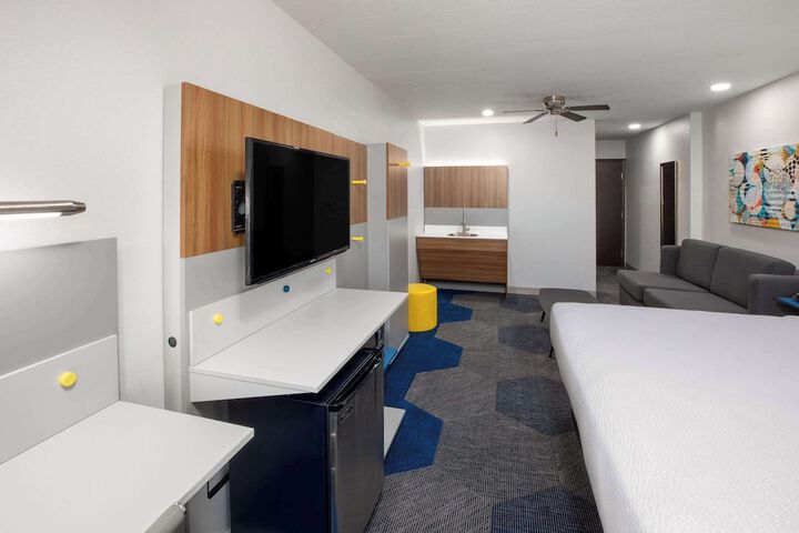 Room 21 of 28