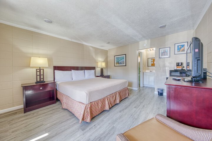 Room 9 of 15