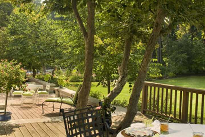 10 Fitch Luxurious Romantic Inn