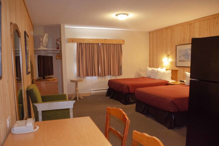 Aspen Village Inn