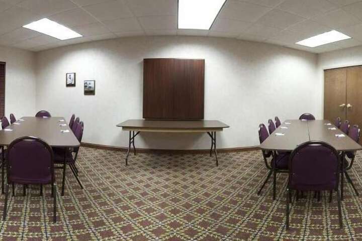 Holiday Inn Express Hotel & Suites Fort Atkinson by IHG