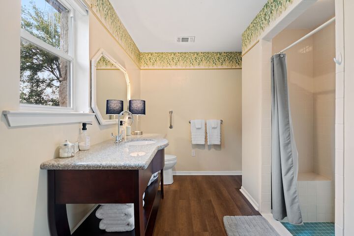 Pet-friendly Marble Falls Home w / Hot Tub!