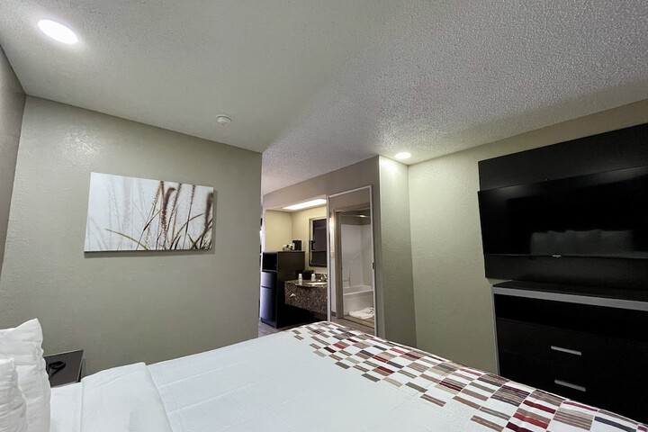 Room 15 of 18