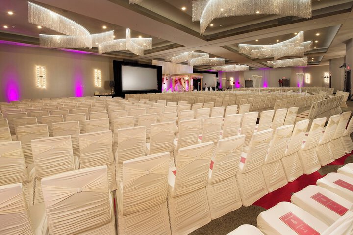 Ballroom/Hall 31 of 36