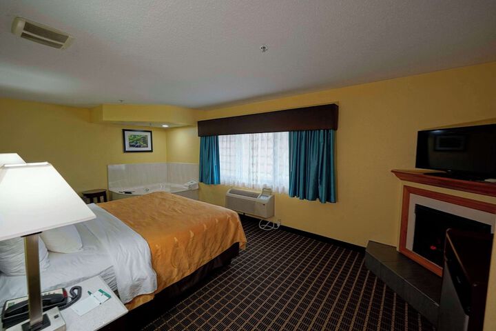 Room 30 of 34