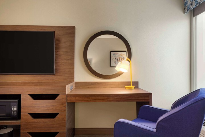 Room 14 of 24