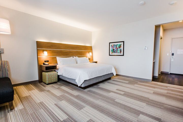 Room 35 of 74