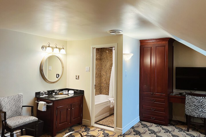 Room 98 of 124