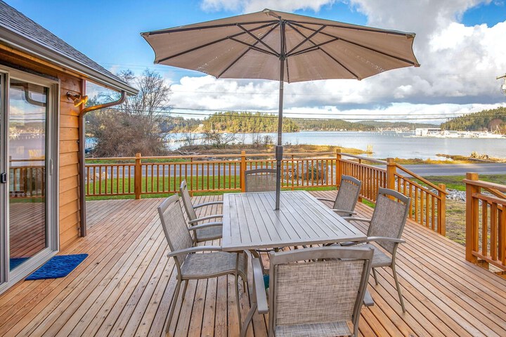 Cornet Bay Cottage in Oak Harbor