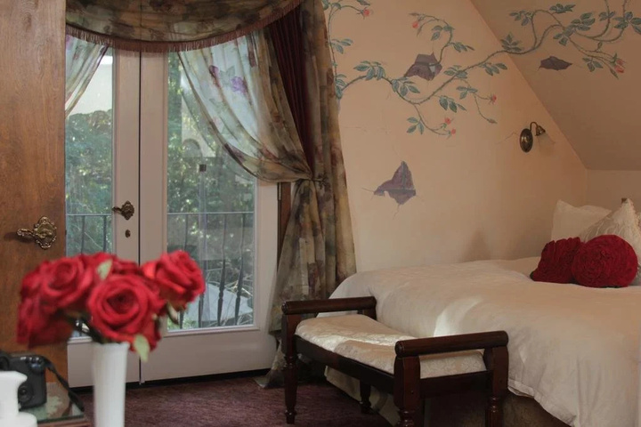 AVALON a LUXURY B AND B