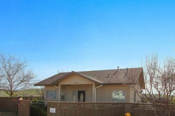 Bungalow at J and J Cellars 1 Br Home by RedAwning