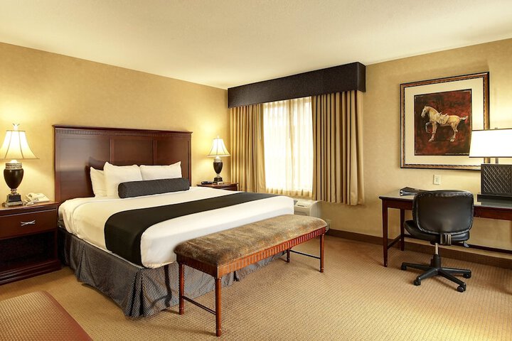 The Grand Hotel - Salem