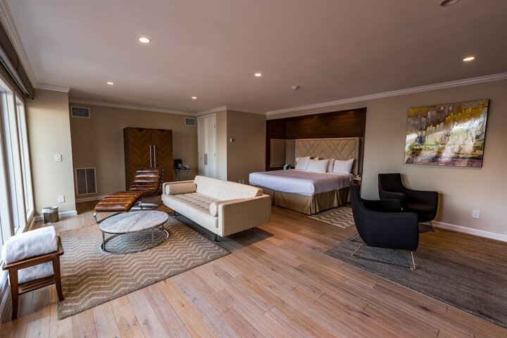 Room 9 of 63