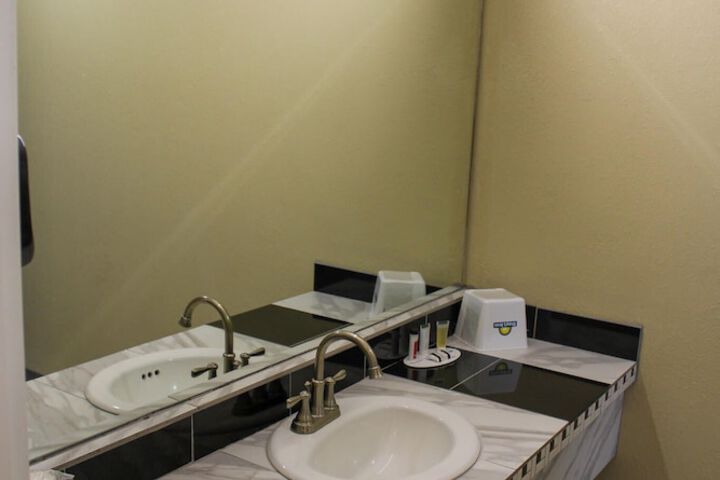 Room 40 of 68