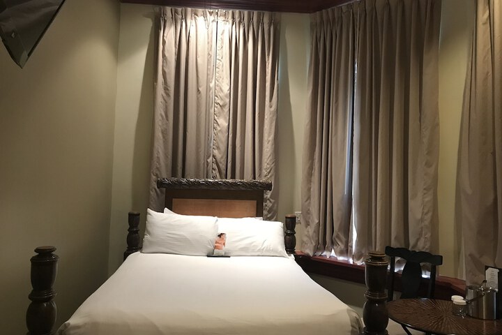 Room 80 of 151