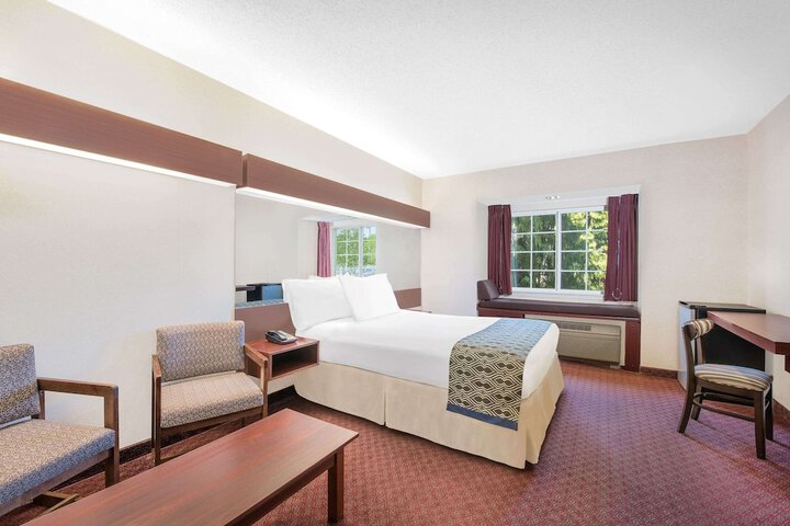 Room 8 of 15