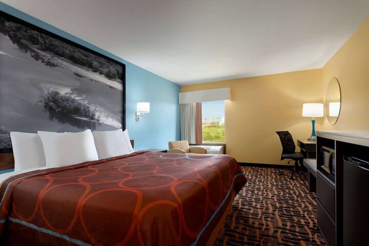 Room 21 of 34