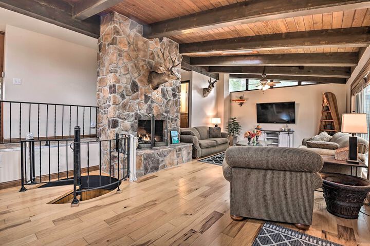 Indian Lake Retreat w / Wet Bar & Covered Deck