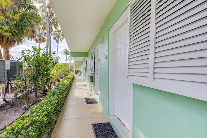 Gulf Getaway With Porch + Direct Beach Access!