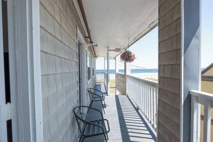 Waves Oceanfront Resort