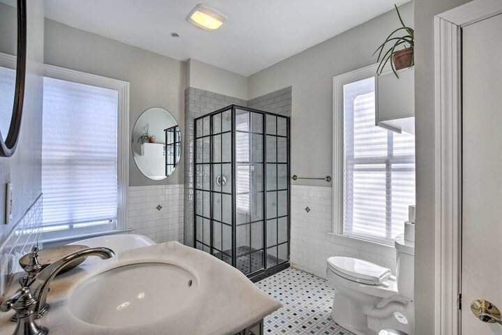 Walk to Downtown: Pet-friendly Millerton Home!