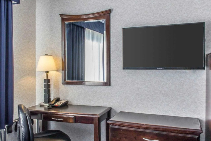 Paramount Inn