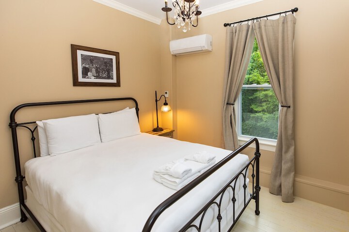 Pine Cottage Bed & Breakfast