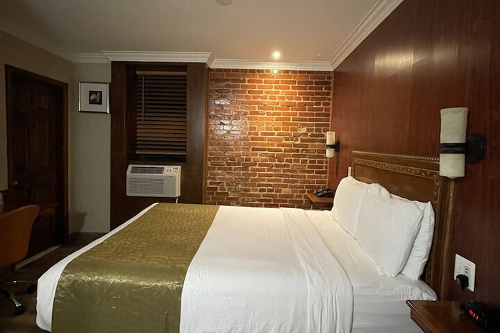 Room 19 of 31