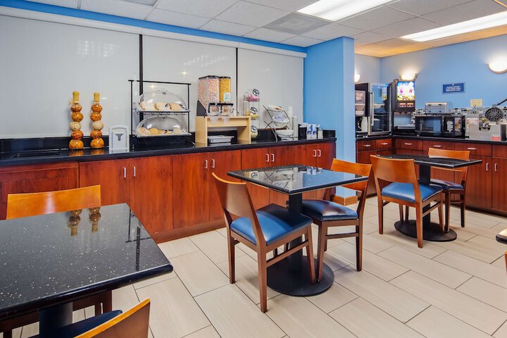 SureStay Hotel by Best Western Lenoir City