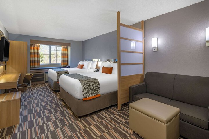 Room 9 of 20