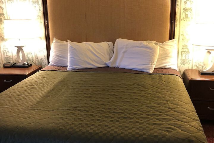 Room 12 of 37
