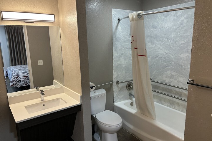Room 7 of 9