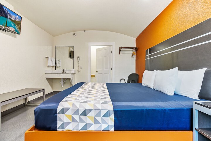 Room 16 of 79