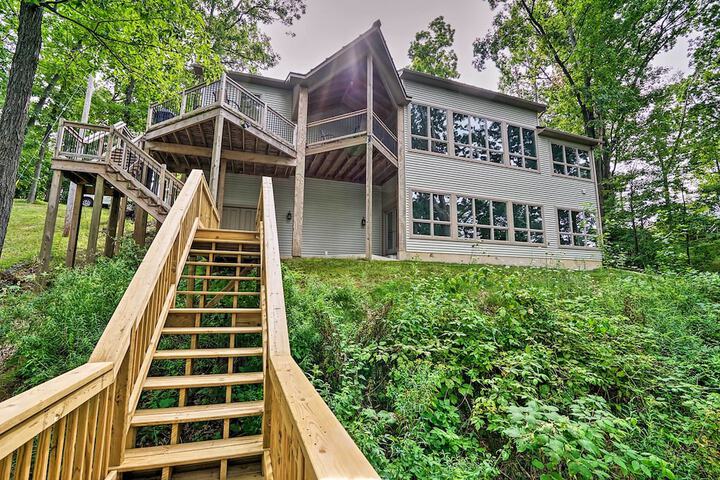 Grand Rapids Area Lakefront House w / Dock