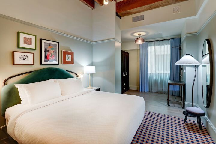 Room 18 of 43