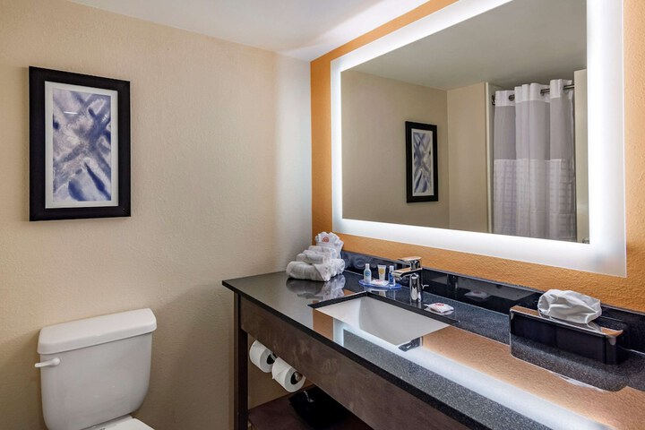 Room 22 of 35