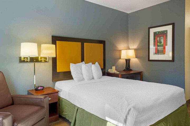Extended Stay America Select Suites Hartford Manchester