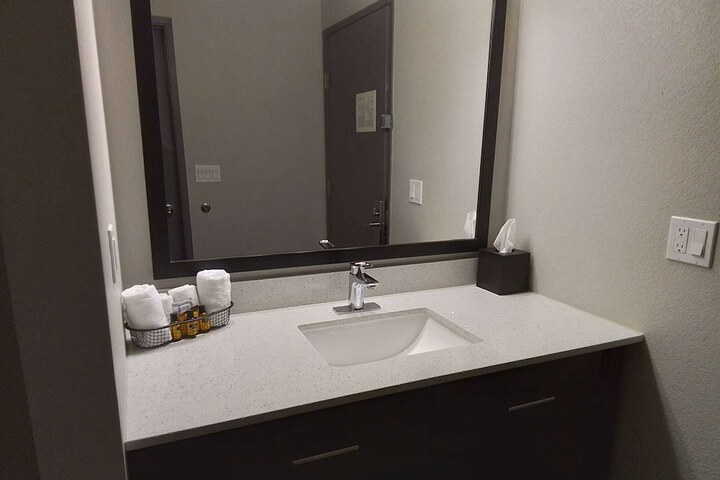 Room 13 of 28
