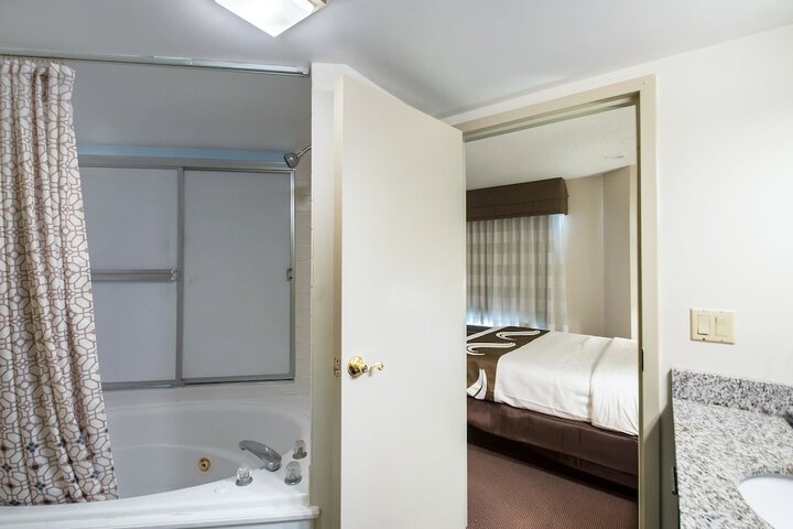 Room 27 of 37